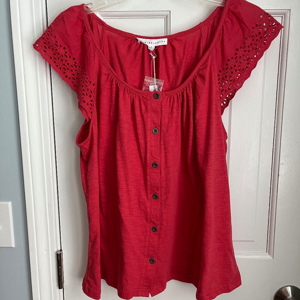 Pretty lace sleeve top.  Size M.  NWT